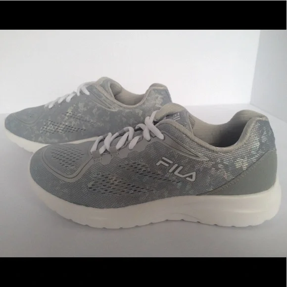NWOT- FILA WOMENS CROSS TRAINING SHOES - Picture 2 of 4